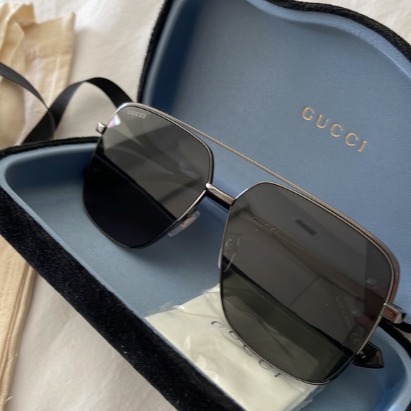 New Gucci Navigator Metallic Grey Sunglasses (unisex) - Picture 2 of 7